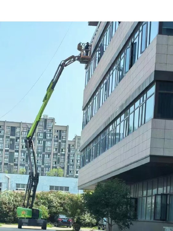 高效安全，靈活便捷——上海昭晨機械設備租賃在嘉定區的16米曲臂車租賃與弱電安裝服務解析